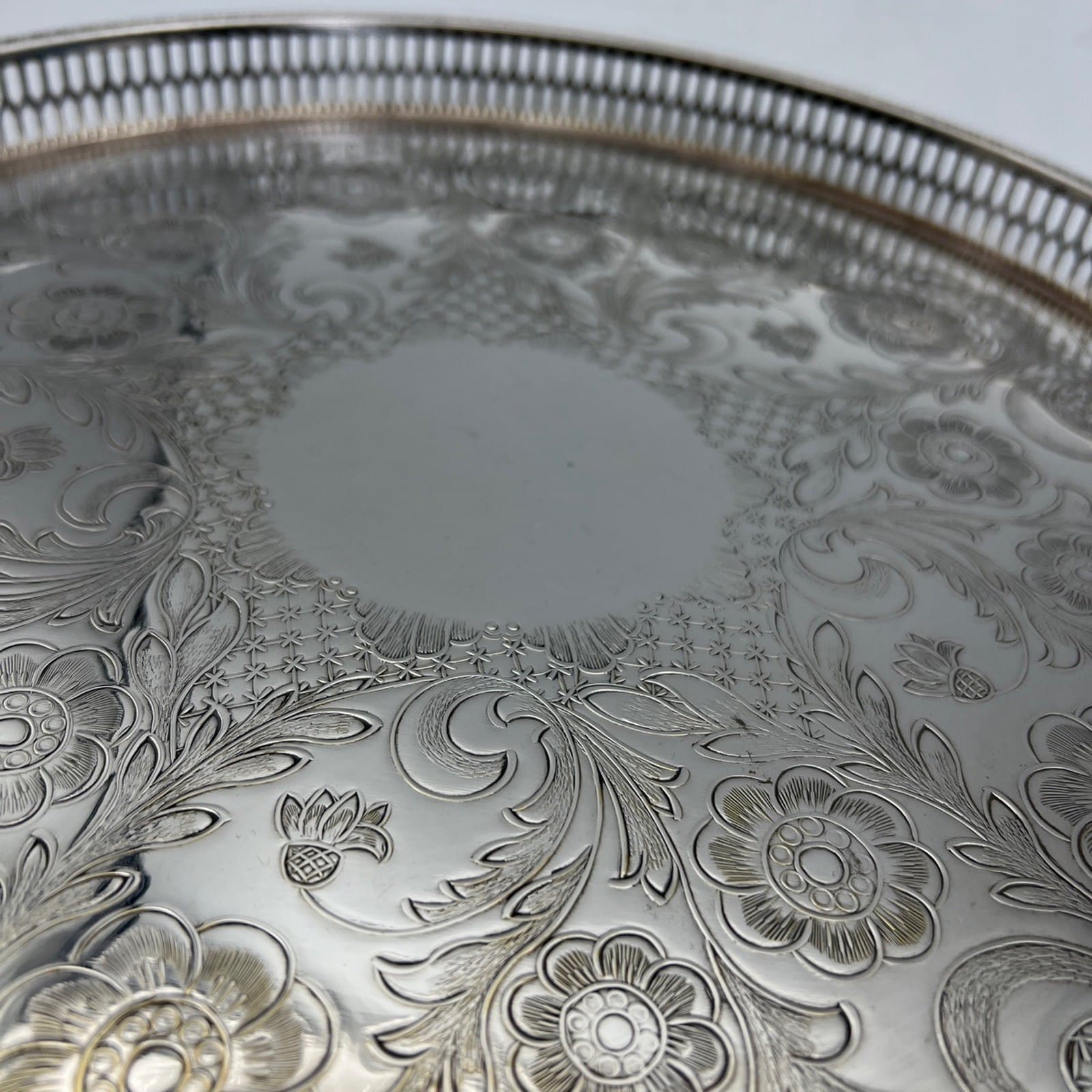Vassoio in argento sheffield antico rotondo silver plated guantiera da tavola Categoria  Sheffield & Argento