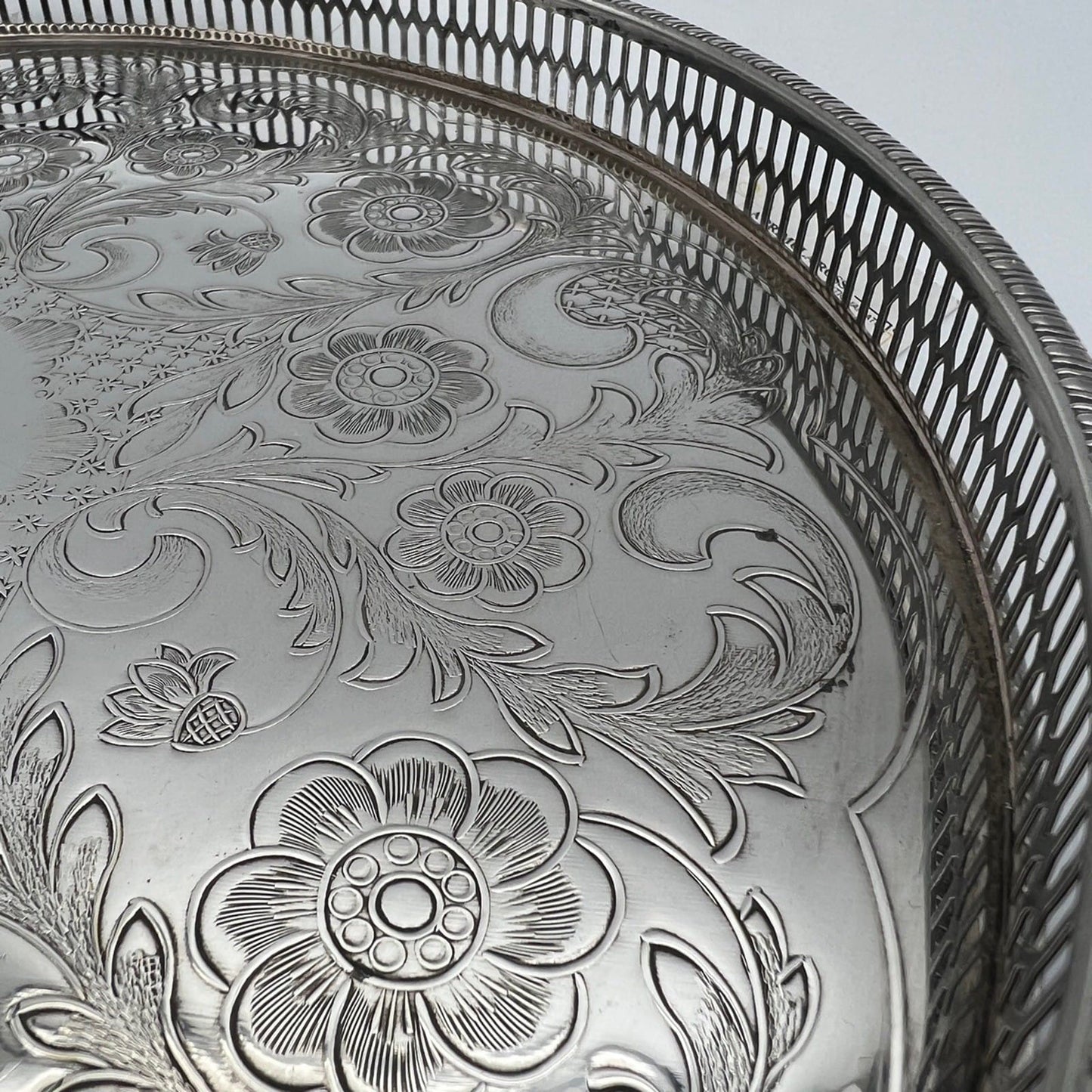 Vassoio in argento sheffield antico rotondo silver plated guantiera da tavola Categoria  Sheffield & Argento