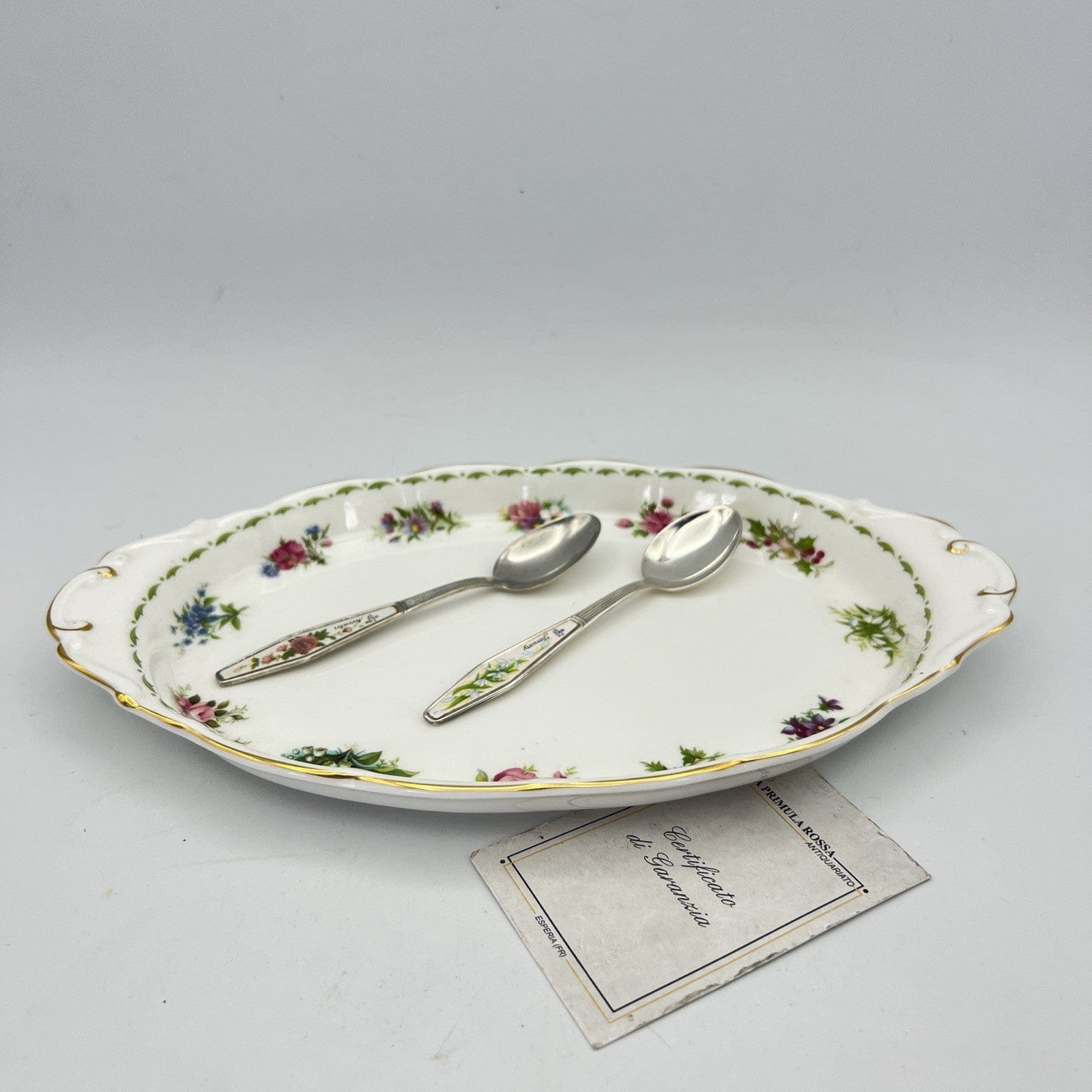 Vassoio ovale piatto in porcellana Royal Albert con mesi Flower Of The Month '84 Categoria  Piatti Vassoio