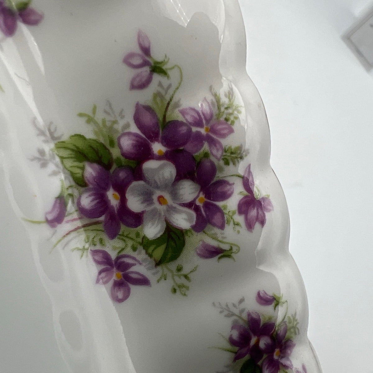 Vassoio vassoietto Ovale in porcellana Royal Albert Sweet Violets Violette Categoria  Piatti Vassoio