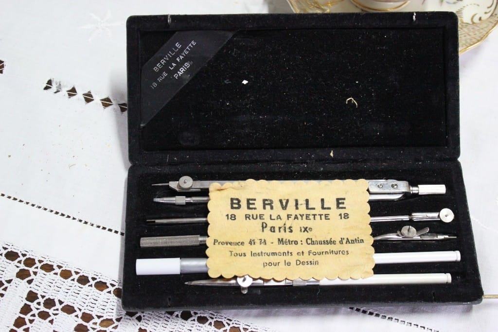 VECCHIO ASTUCCIO COMPASSI FRANCESI BERVILLE PARIS STRUMENTI DA DISEGNO VINTAGE Categoria  Attrezzi e Strumenti