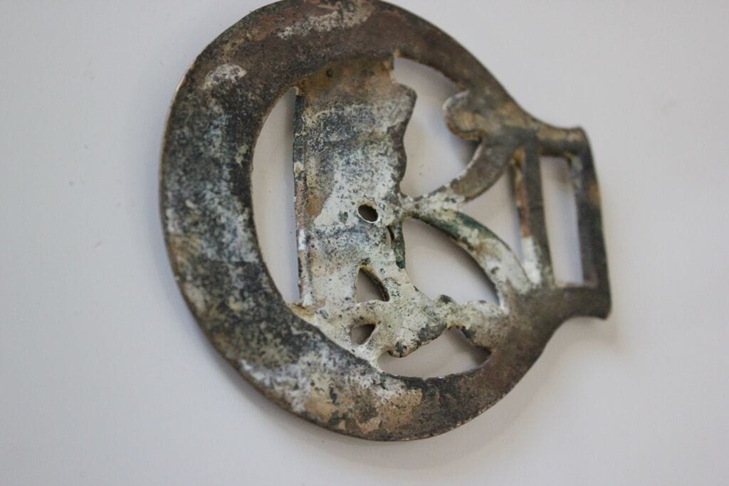 VECCHIO FINIMENTO IN OTTONE PER CAVALLO CON ARATRO /  VINTAGE HORSE BRASS Categoria  Ottone