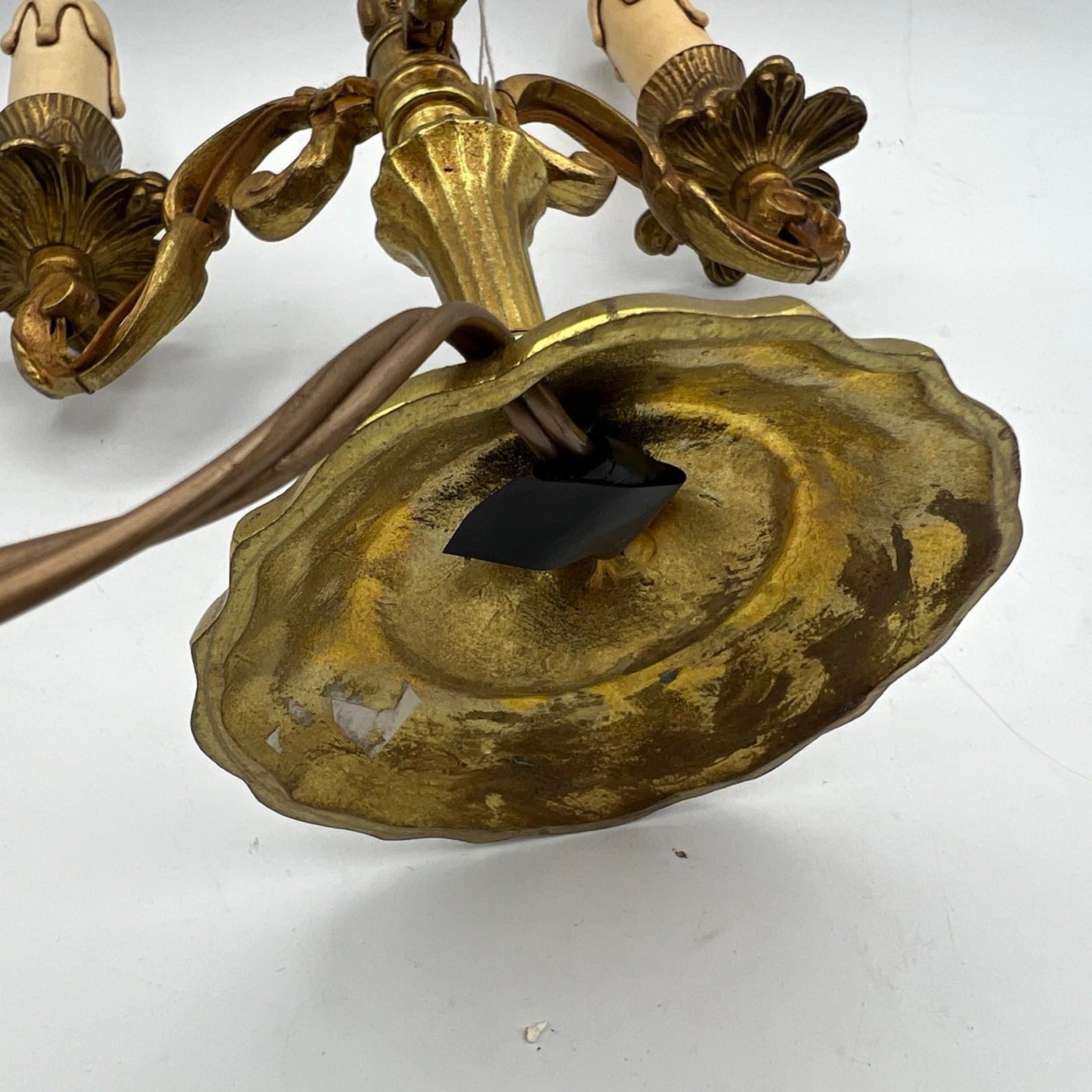 Vecchio Lume A Tre Fiamme In Ottone Lampada Da Tavolo D'epoca Candelabro Bronzo Categoria  Lampade Appliques