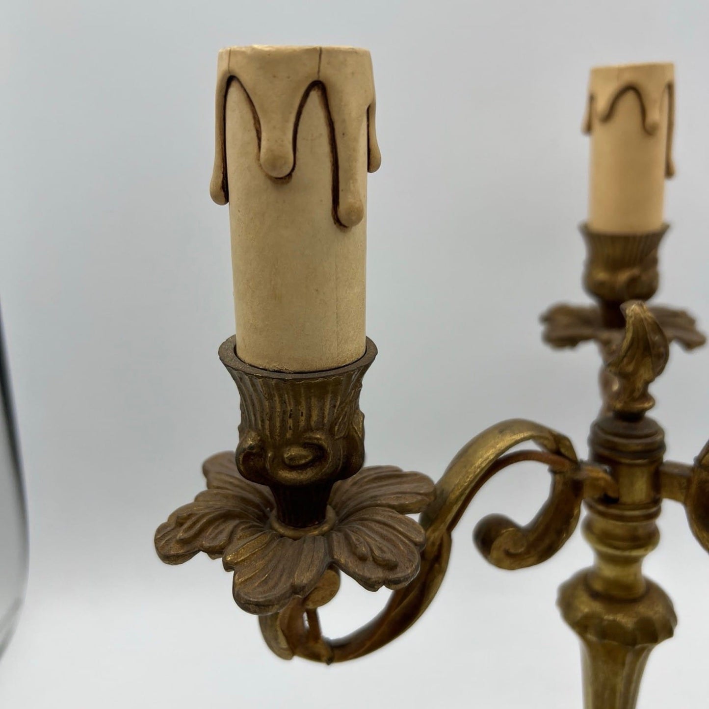 Vecchio Lume A Tre Fiamme In Ottone Lampada Da Tavolo D'epoca Candelabro Bronzo Categoria  Lampade Appliques
