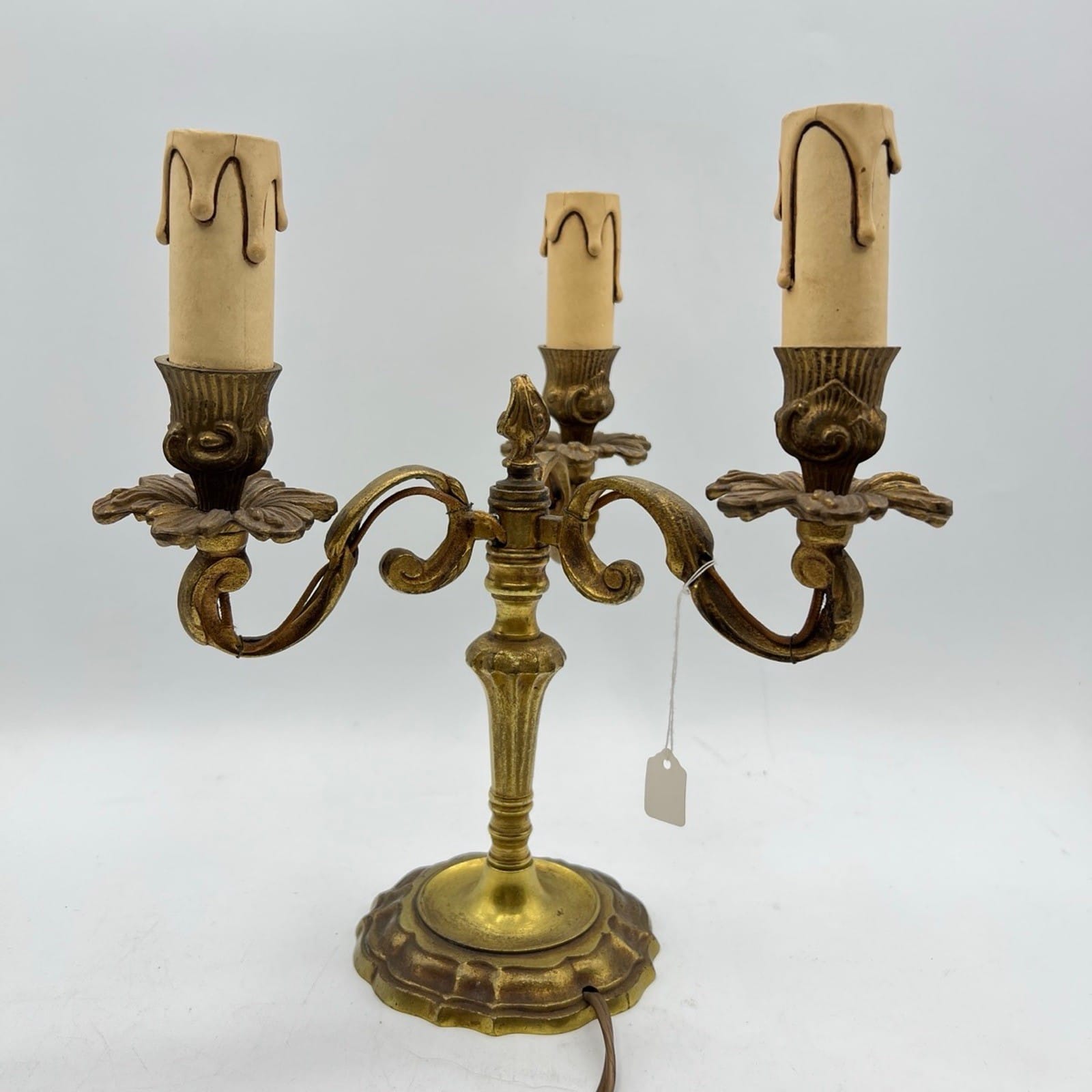 Vecchio Lume A Tre Fiamme In Ottone Lampada Da Tavolo D'epoca Candelabro Bronzo Categoria  Lampade Appliques