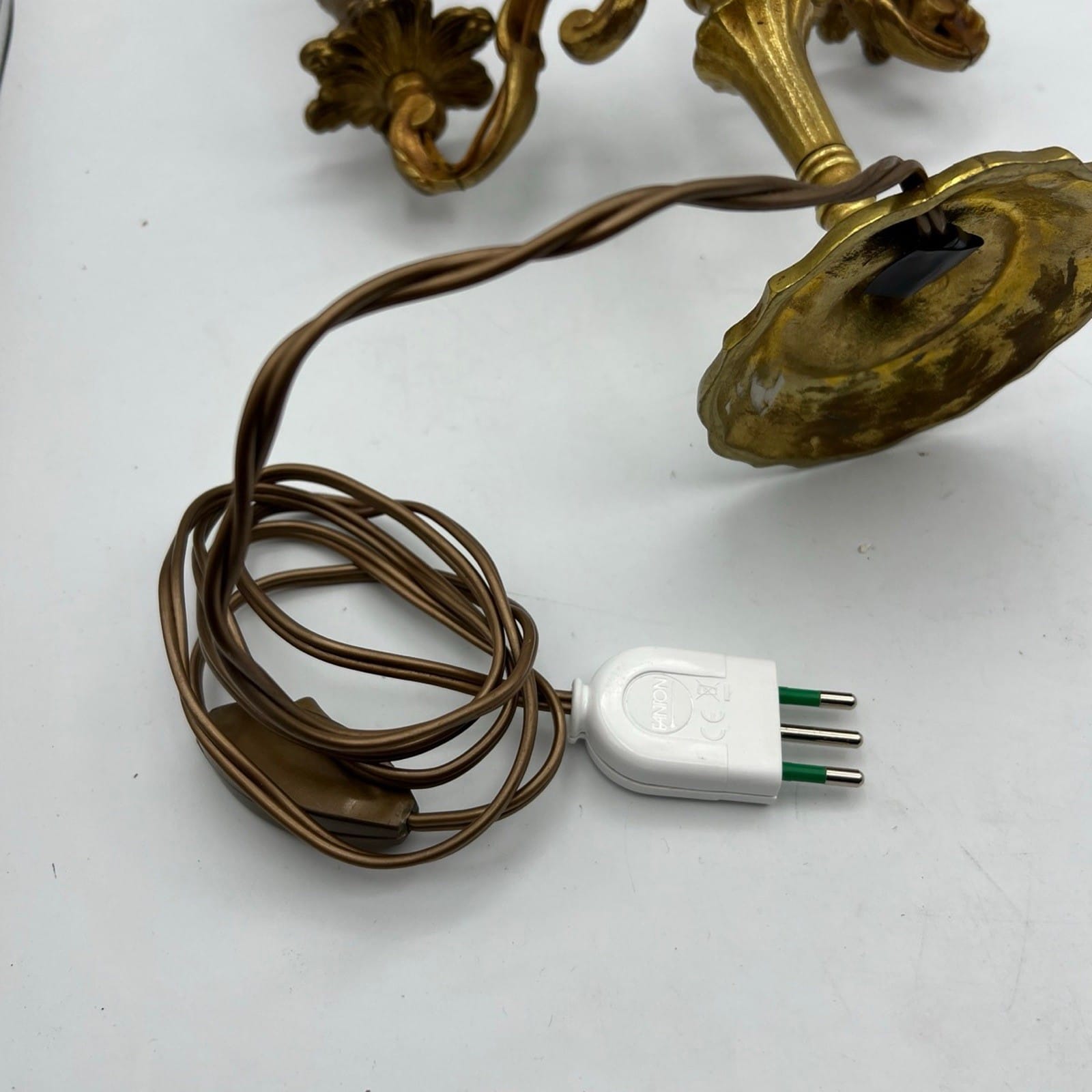 Vecchio Lume A Tre Fiamme In Ottone Lampada Da Tavolo D'epoca Candelabro Bronzo Categoria  Lampade Appliques