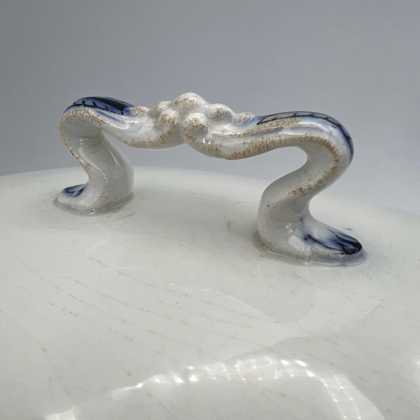 Zuppiera antica inglese in ceramica Legumiera epoca 900 bianca Blu Centrotavola Categoria  Zuppiere