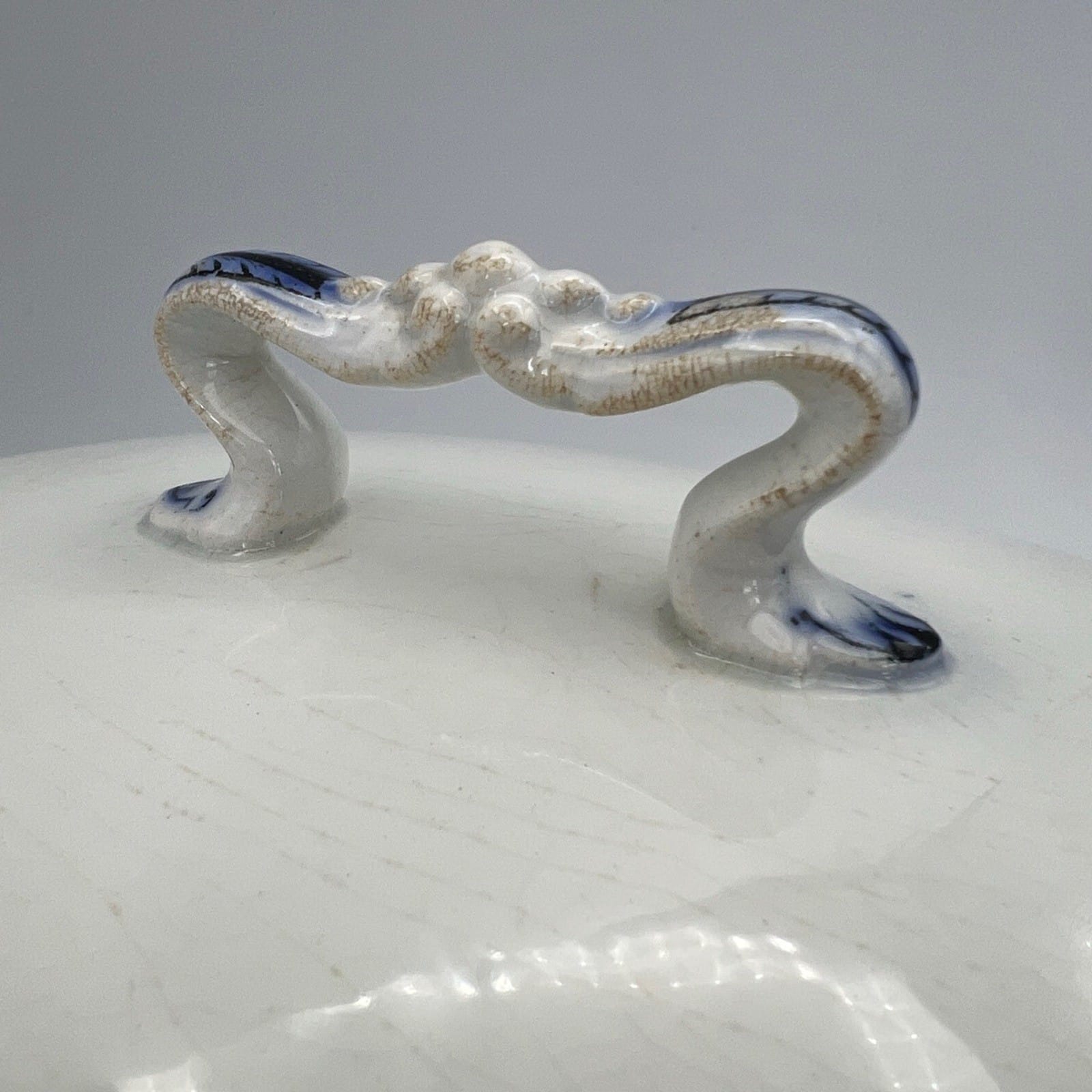 Zuppiera antica inglese in ceramica Legumiera epoca 900 bianca Blu Centrotavola Categoria  Zuppiere