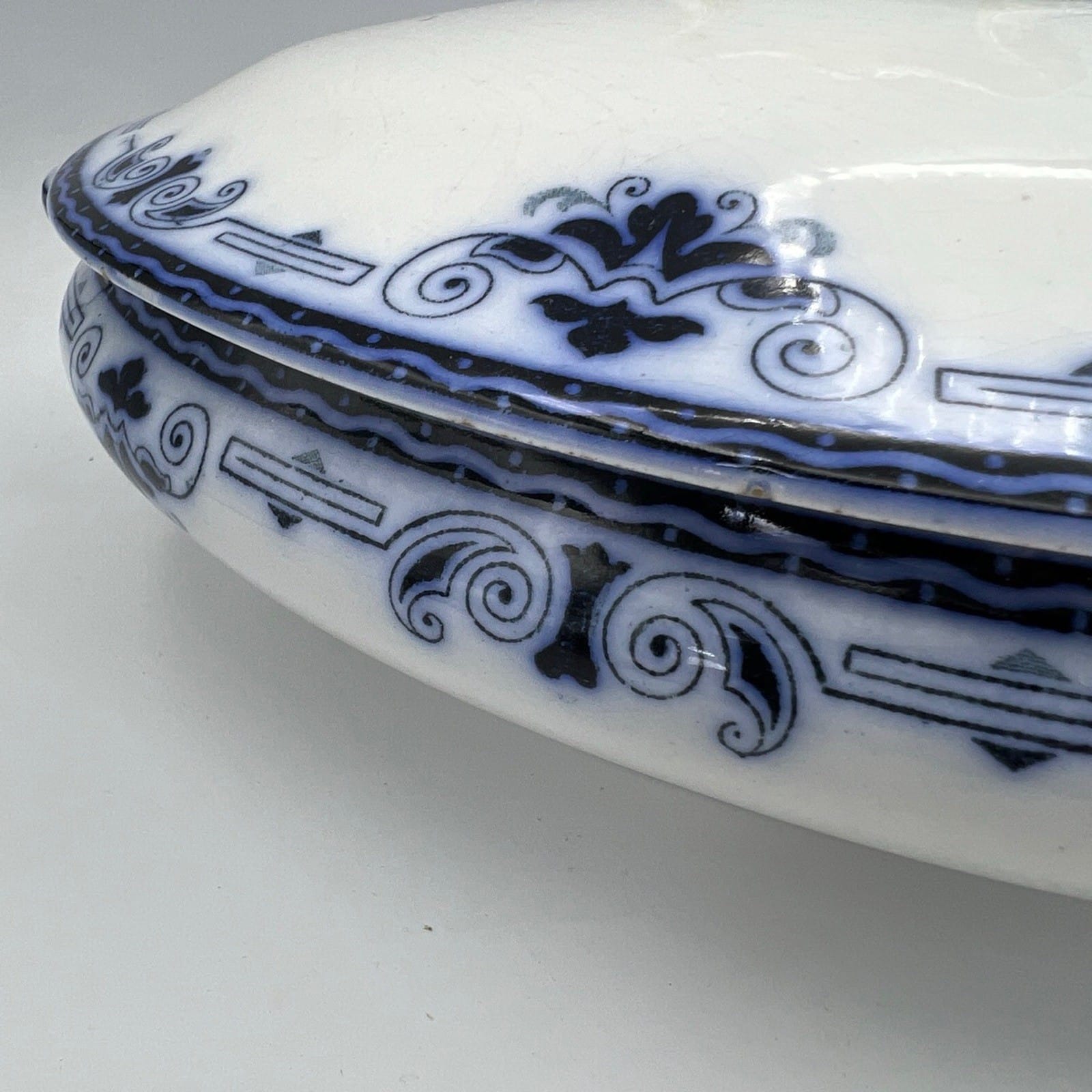 Zuppiera antica inglese in ceramica Legumiera epoca 900 bianca Blu Centrotavola Categoria  Zuppiere