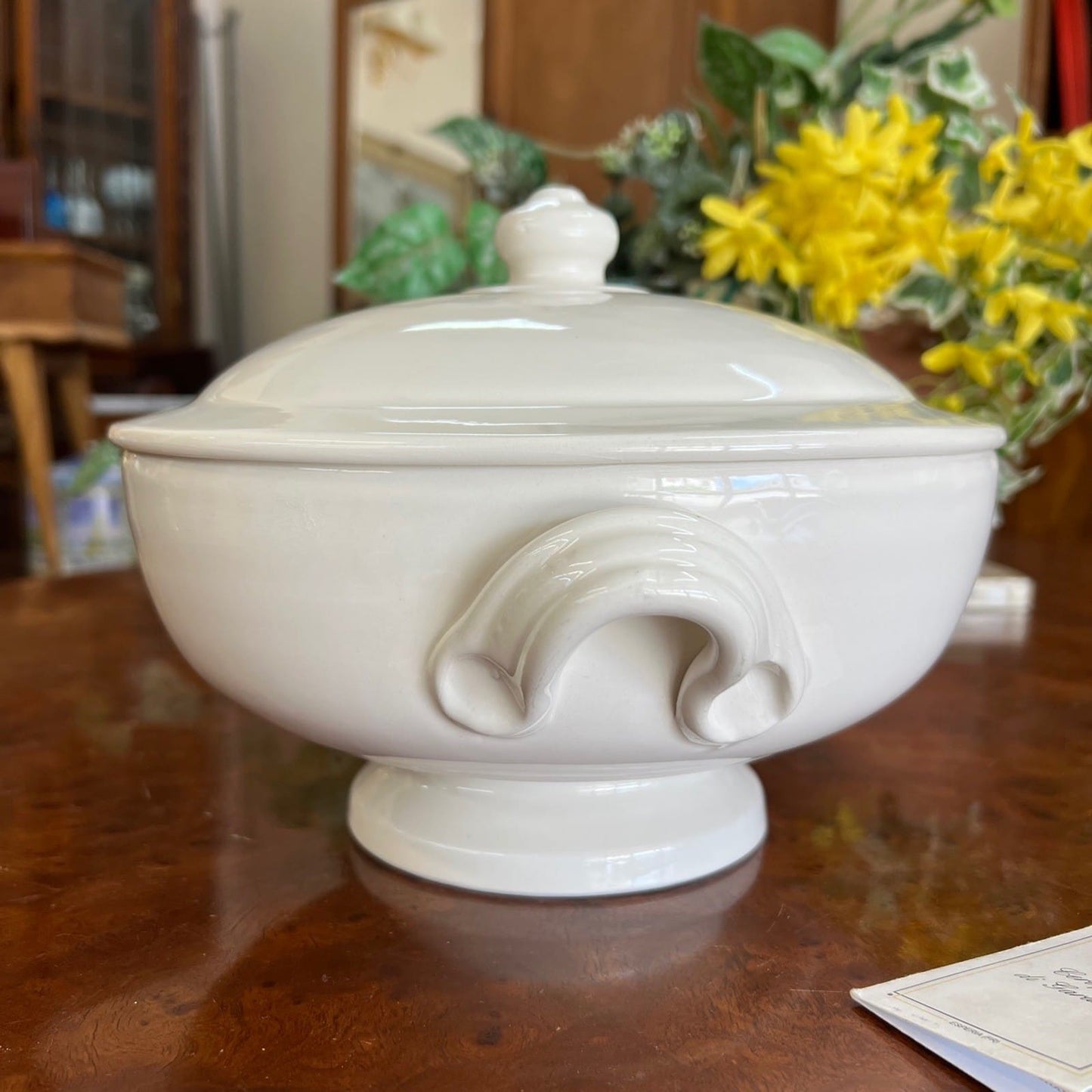 Zuppiera stile antico in ceramica Legumiera Deruta Santucci Fiore Giallo Senecio Categoria  Zuppiere