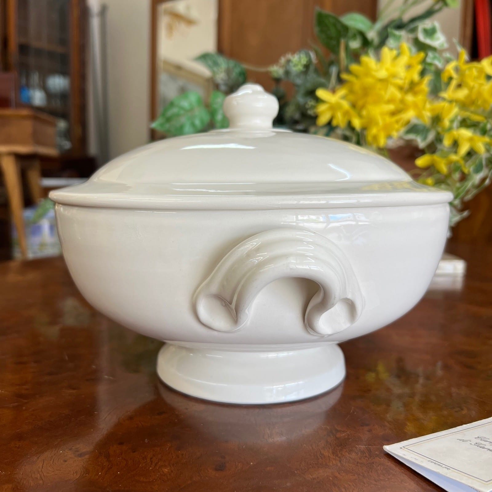 Zuppiera stile antico in ceramica Legumiera Deruta Santucci Fiore Giallo Senecio Categoria  Zuppiere