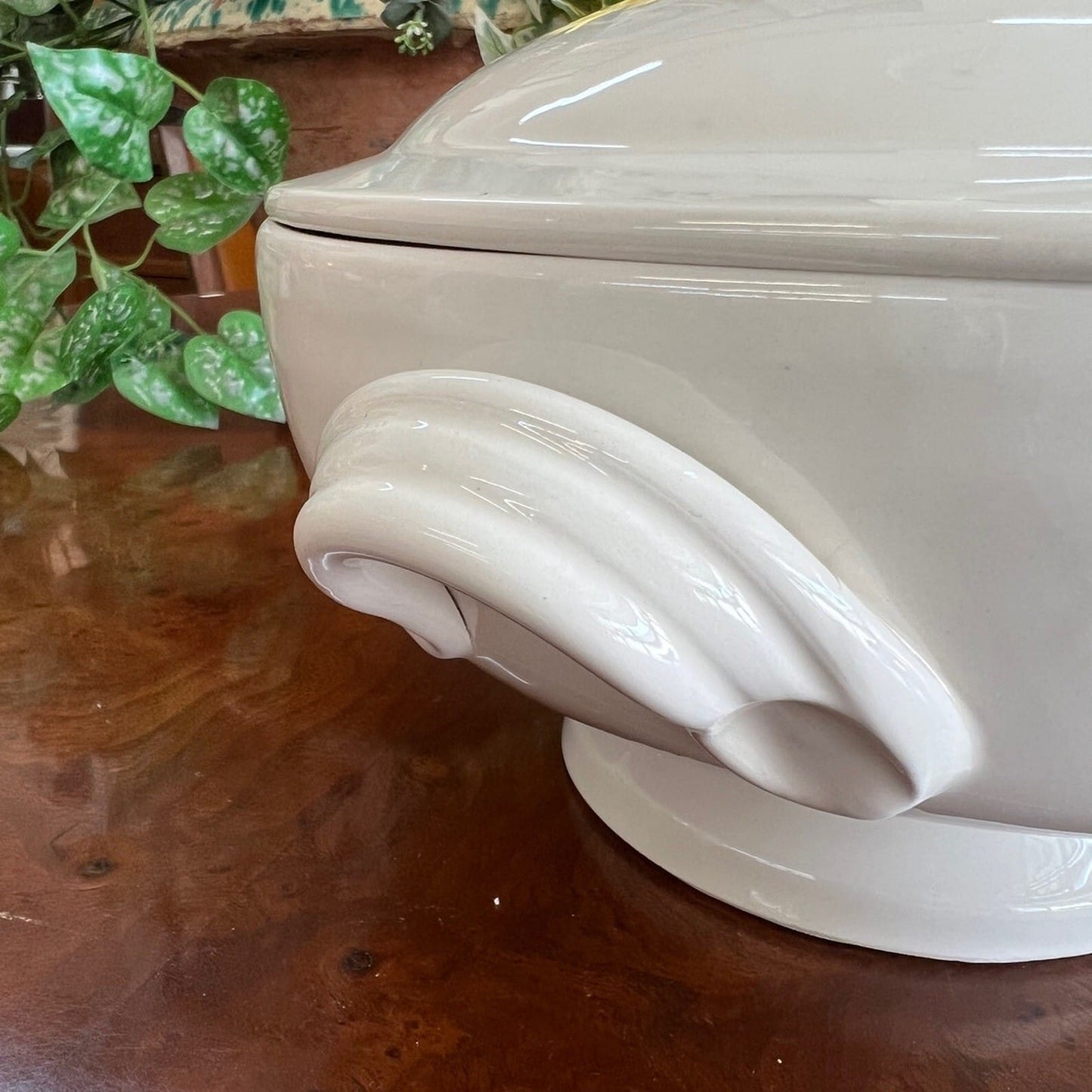 Zuppiera stile antico in ceramica Legumiera Deruta Santucci Fiore Giallo Senecio Categoria  Zuppiere