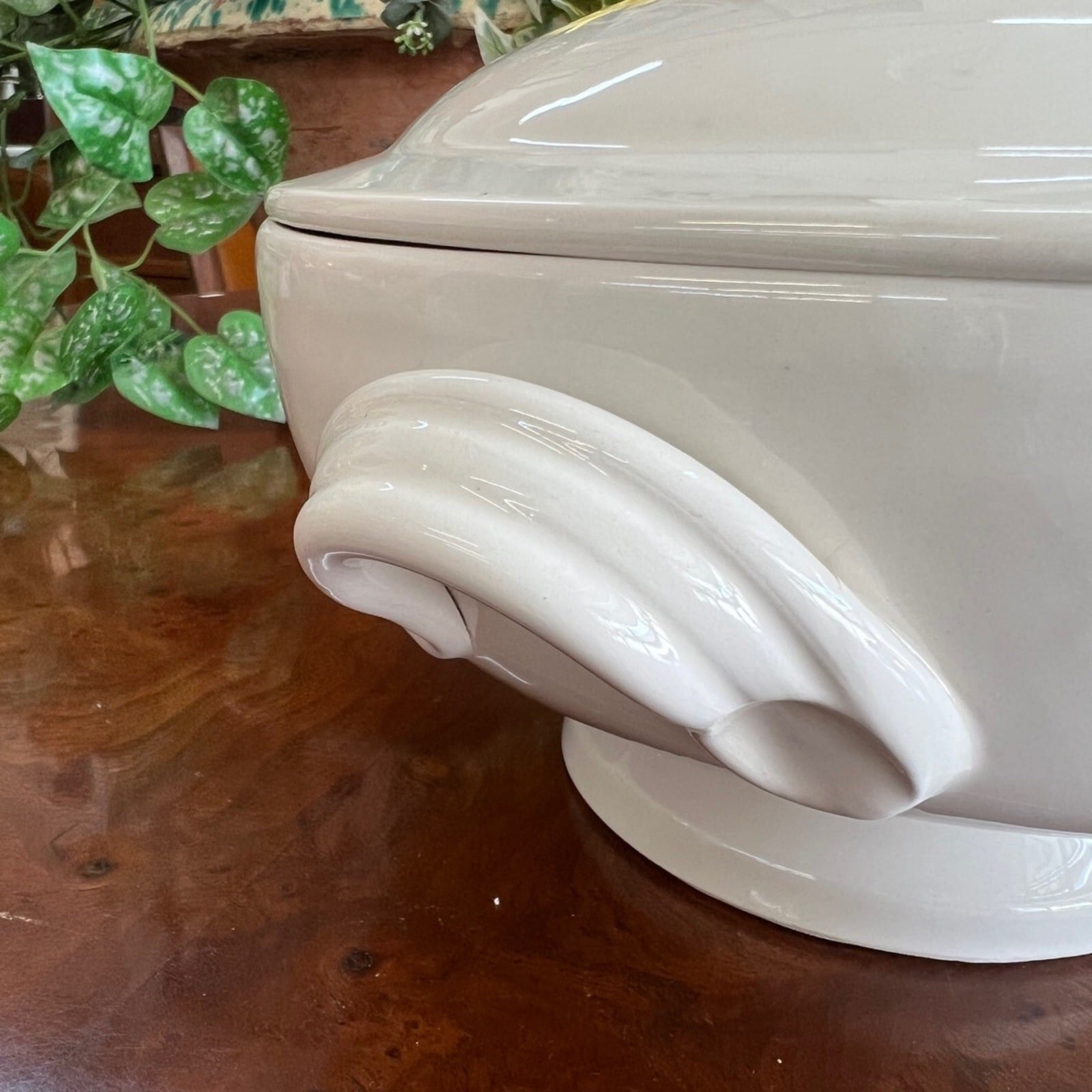 Zuppiera stile antico in ceramica Legumiera Deruta Santucci Fiore Giallo Senecio Categoria  Zuppiere