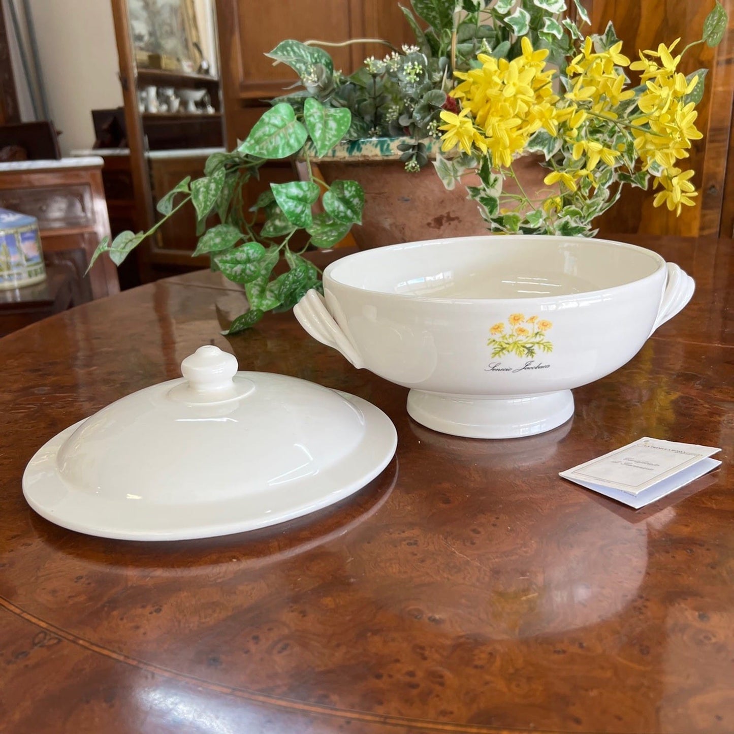 Zuppiera stile antico in ceramica Legumiera Deruta Santucci Fiore Giallo Senecio Categoria  Zuppiere