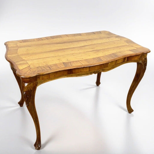 Tavolino da salotto antico basso in legno di noce biondo Stile barocchetto