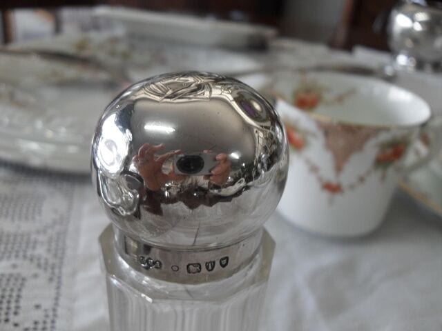 ANTICA BOCCETTA DA TOILETTE IN VETRO E ARGENTO EP.800 GLASS + SILVER LID BOTTLE Sheffield & Argento