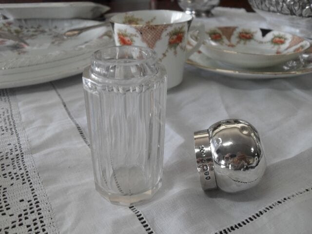ANTICA BOCCETTA DA TOILETTE IN VETRO E ARGENTO EP.800 GLASS + SILVER LID BOTTLE Sheffield & Argento