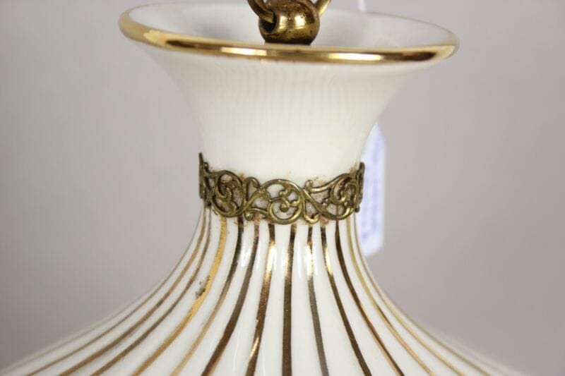 Vassoi In Polipropilene VASSOIO ROTONDO ANTISCIVOLO IN POLIPROPILENE DIAMETRO MM 356- NERO CON Vassoi Per Pasticcerie E Locali