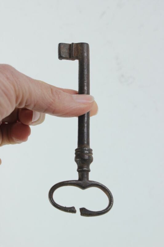 Antica chiave in ferro battuto grande per porta serratura vecchia ferramenta n Restauro