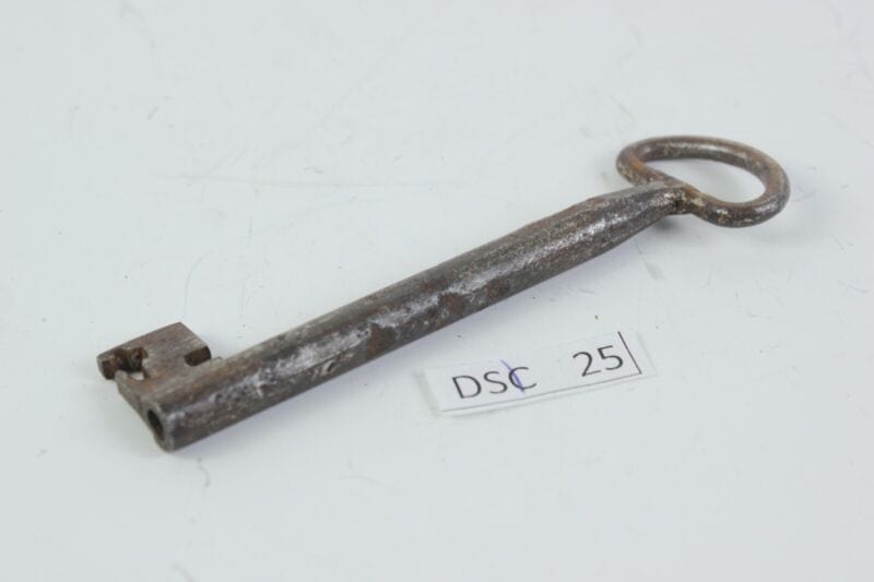 Antica chiave in ferro battuto grande per porta serratura vecchia ferramenta Restauro