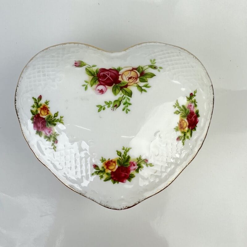 Antica scatola in porcellana Inglese con coperchio a forma di cuore decori rose Ceramiche e Porcellane