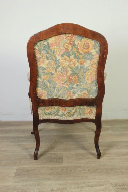 Antica sedia imbottita con braccioli poltrona poltroncina in legno francese . Arredamento
