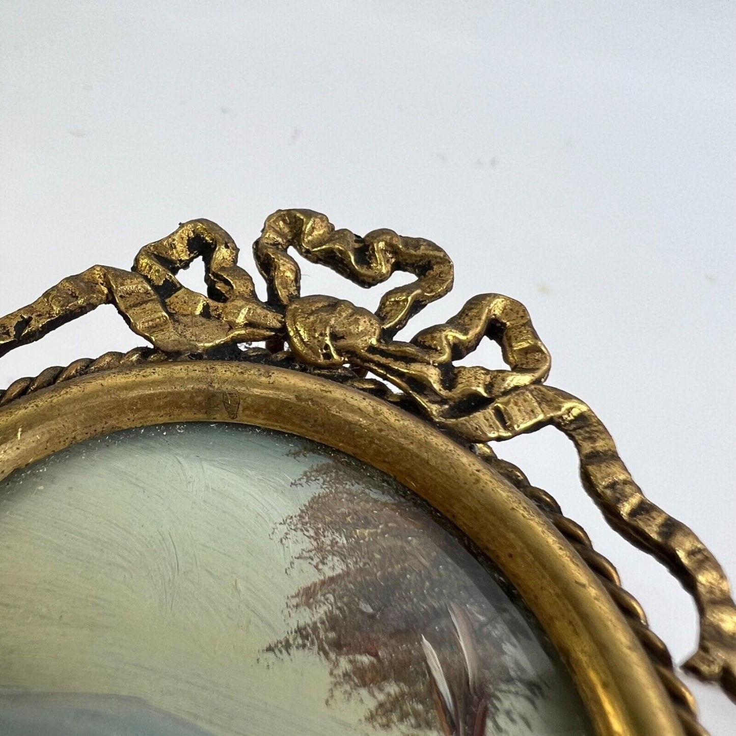 Antichi quadretti in miniatura vintage cornice rotonda ottone bronzo – La  Primula Rossa Antiquariato