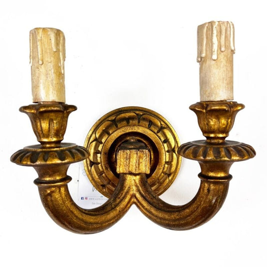 Antico candeliere stile antico da parete applique a due fiamme in legno dorato Lampade Appliques