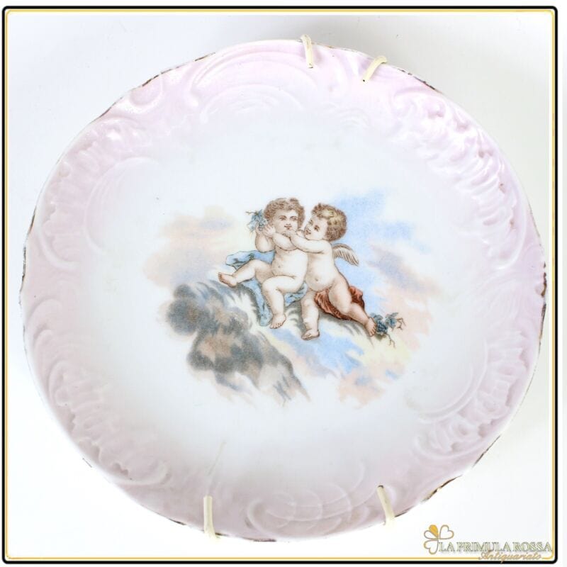 Antico piatto decorativo in porcellana vintage rosa con putti Angeli Cherubini Ceramiche e Porcellane