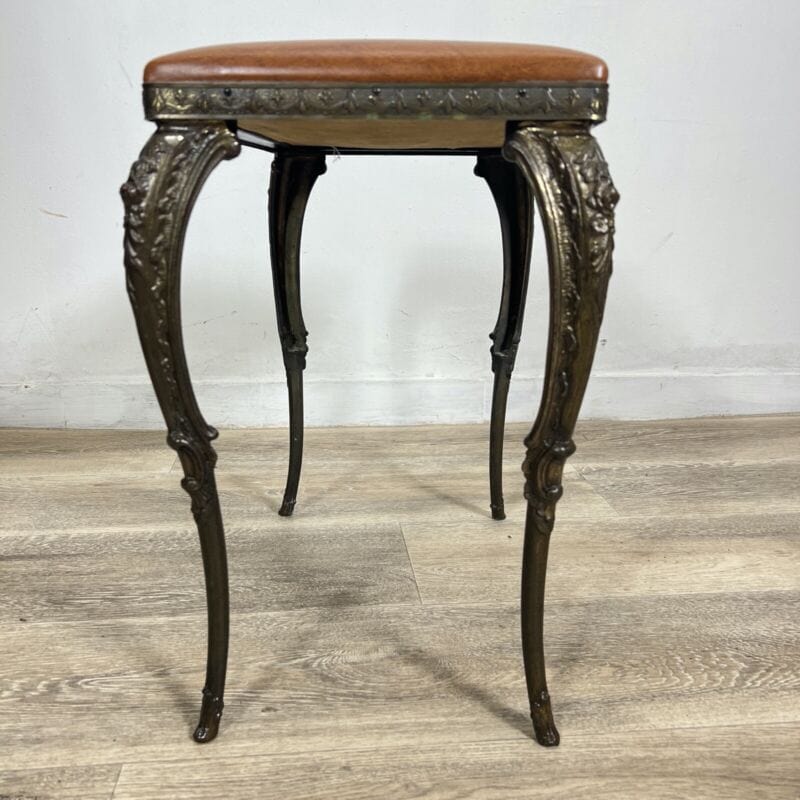 Antico Sgabello vintage poggiapiedi in ottone stile barocco seduta pelle marrone Arredamento