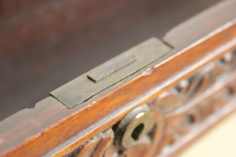 Antico tavolino intagliato da lavoro per cucito porta ricamo mobile d'epoca 800 Arredamento