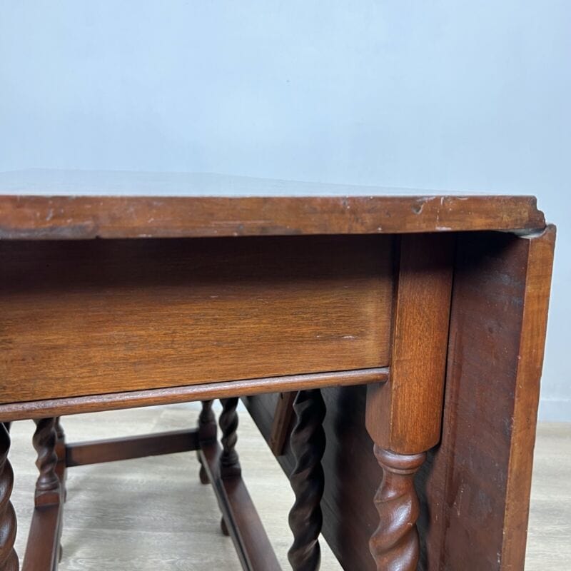Antico tavolo consolle allungabile con alette a bandelle Arredamento