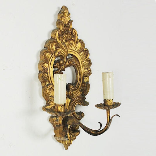 Applique vintage stile antico in legno dorato oro lampada da parete a due luci . Lampade Appliques