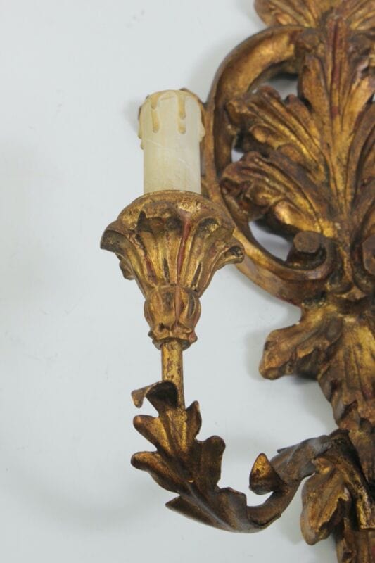 Applique vintage stile antico in legno dorato oro lampada da parete a due luci . Lampade Appliques