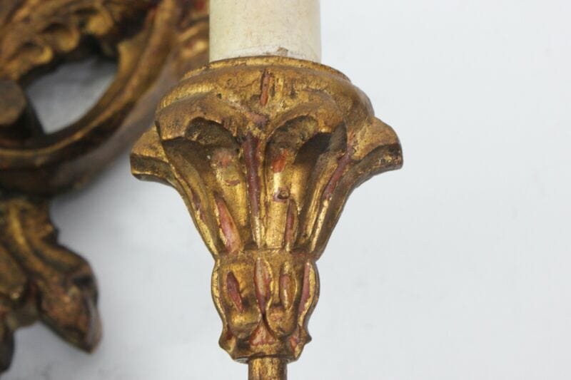 Applique vintage stile antico in legno dorato oro lampada da parete a due luci . Lampade Appliques