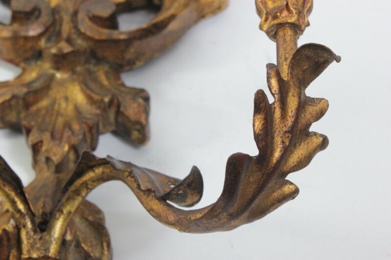 Applique vintage stile antico in legno dorato oro lampada da parete a due luci . Lampade Appliques