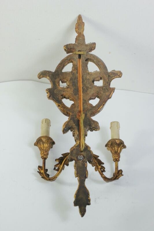 Applique vintage stile antico in legno dorato oro lampada da parete a due luci . Lampade Appliques
