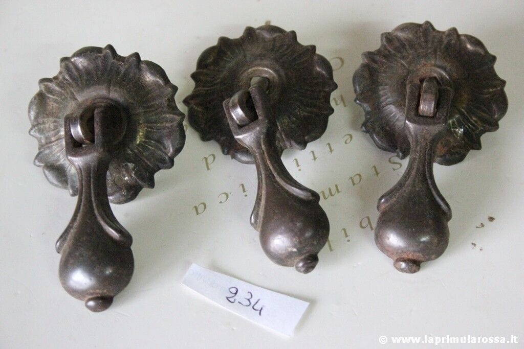 art234 - TRE MANIGLIE ANTICHE IN FERRO X MOBILE CON PENDAGLIO FERRAMENTA D'EPOCA Restauro