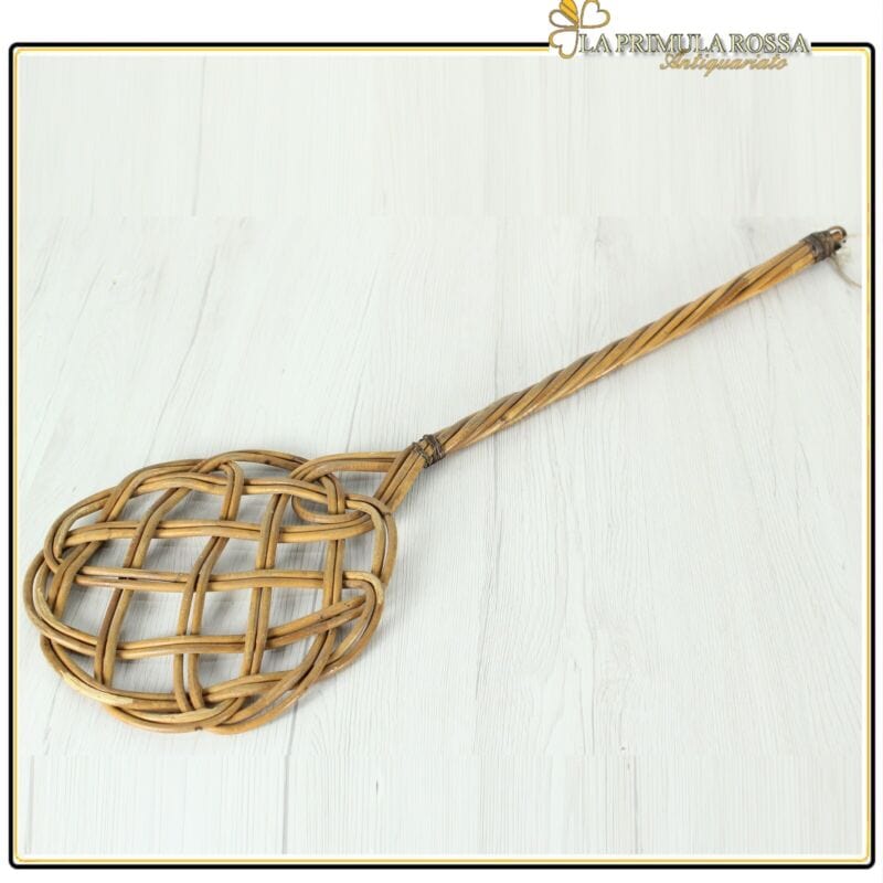 Battipanni in vimini vintage vecchio batti tappeti anni 60 bambu per biancheria Vintage