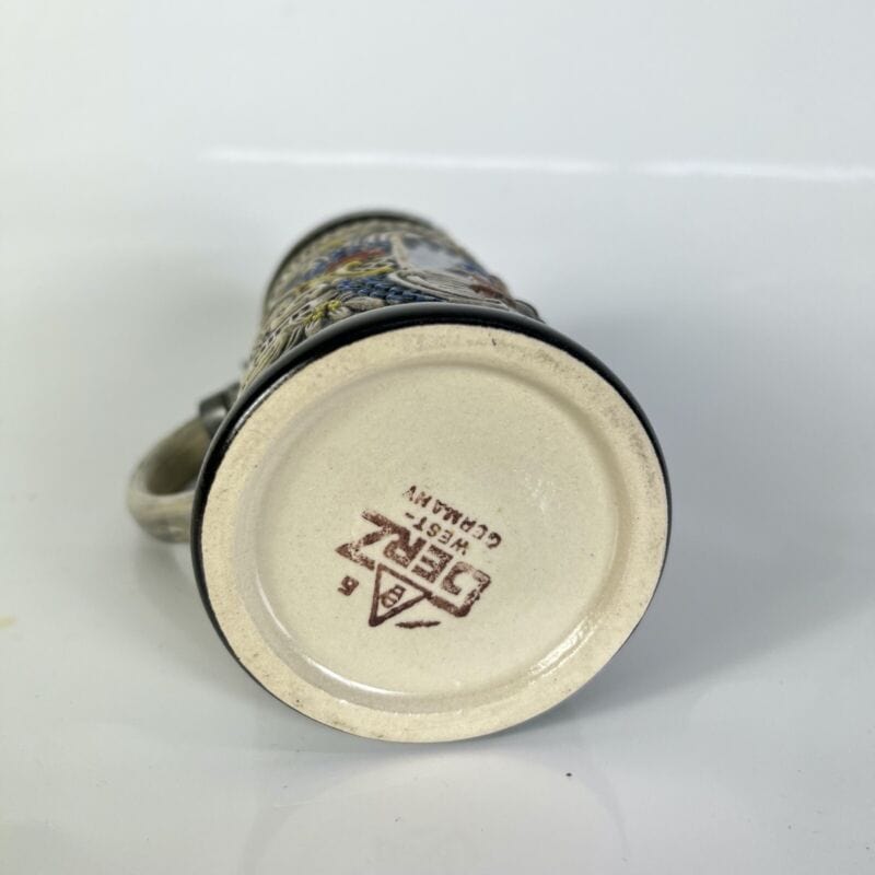 Quattro boccali da birra vintage in ceramica con coperchio in peltro (0.50  l)