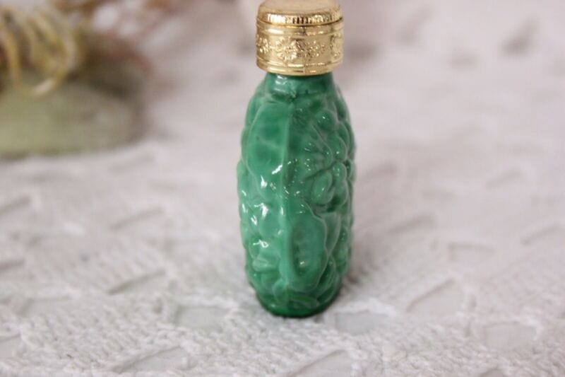 Boccetta porta profumo vintage in vetro verde per signora da borsetta collezione Sheffield & Argento
