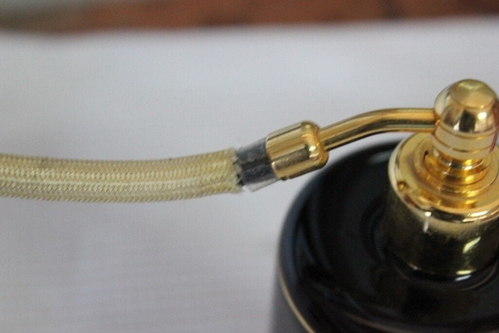 BOCCETTA VINTAGE IN VETRO PER PROFUMO CON SPRUZZINO PORTA PROFUMO HAUTE BRETAGNE Vetri e Cristalli