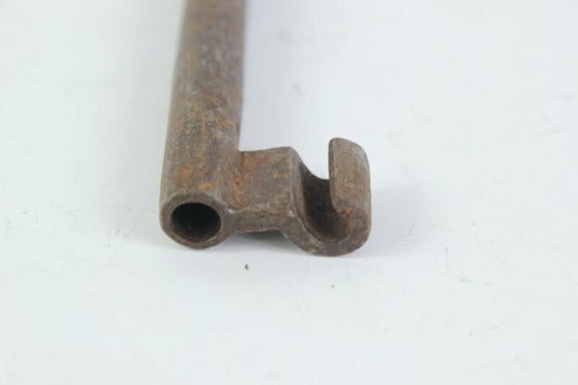 Chiave antica in ferro battuto grande per porta serratura vecchia ferramenta . Restauro