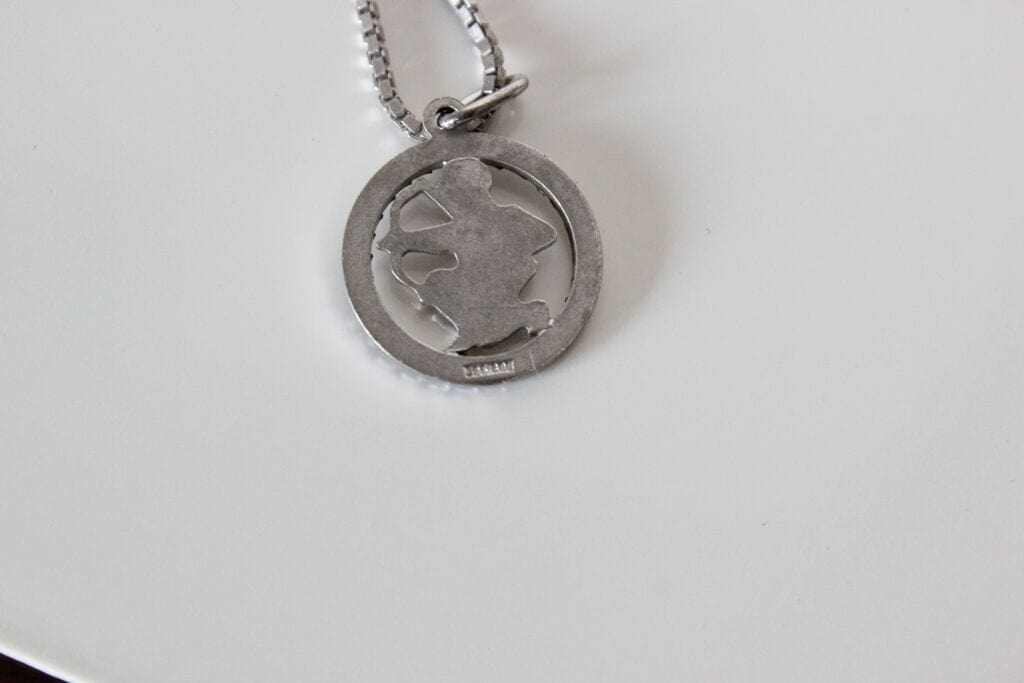 5 ciondoli 'Snoopy' con passante in argento tibetano. - Gioielli 5 ciondoli 'Snoopy' con passante in argento tibetano. - Gioielli