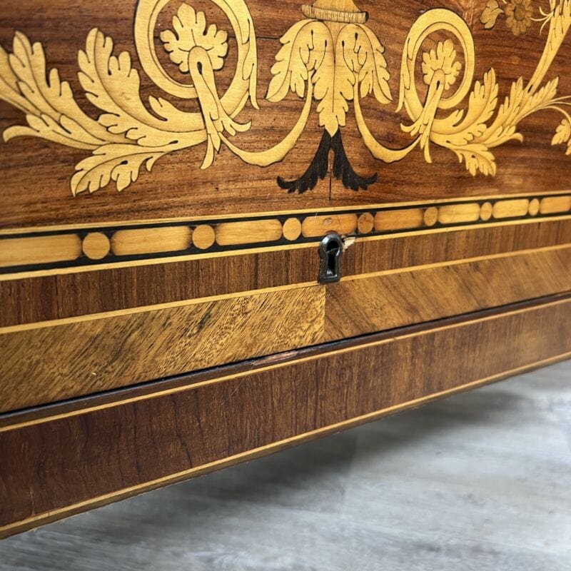 Comò cassettiera antica in stile Luigi XVI intarsiato mobile in legno Maggiolini Arredamento