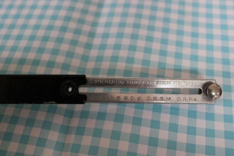 COPPIA DI GRUCCE ANTICHE PIEGHEVOLI  DA VIAGGIO VINTAGE FOLDING CLOTHES HANGERS Attrezzi e Strumenti