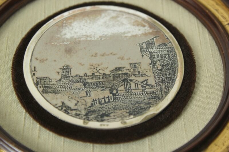 Coppia di quadri quadretti incisione su argento 800 in miniatura vintage rotondi Quadri
