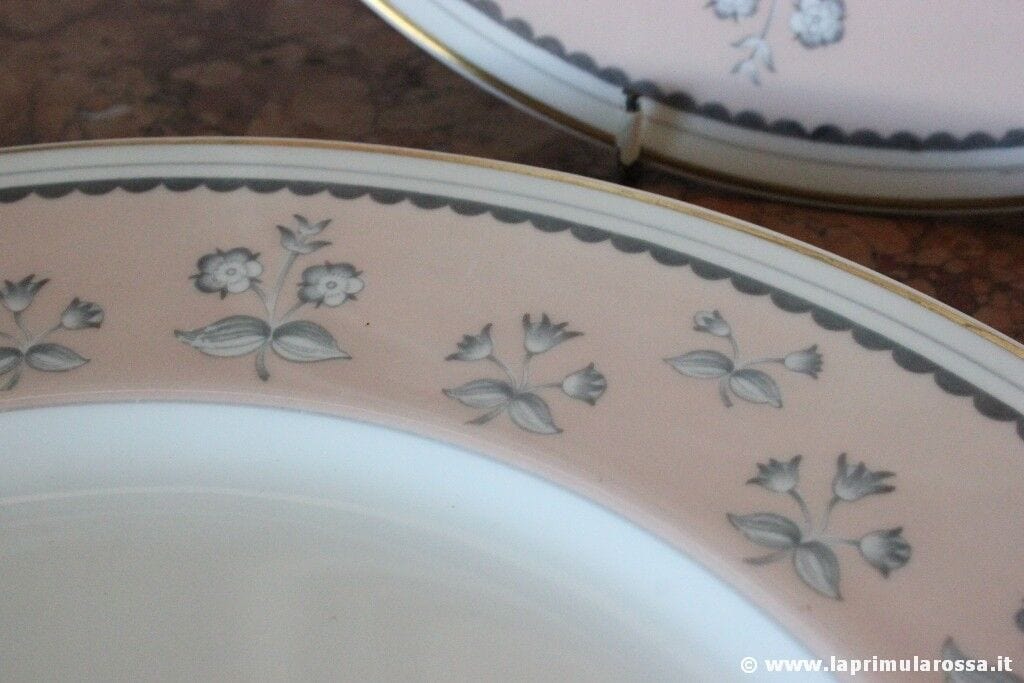 COPPIA PIATTI VINTAGE IN PORCELLANA WEDGWOOD MOTIVO PIMPERNEL BONE CHINA PLATES Ceramiche e Porcellane