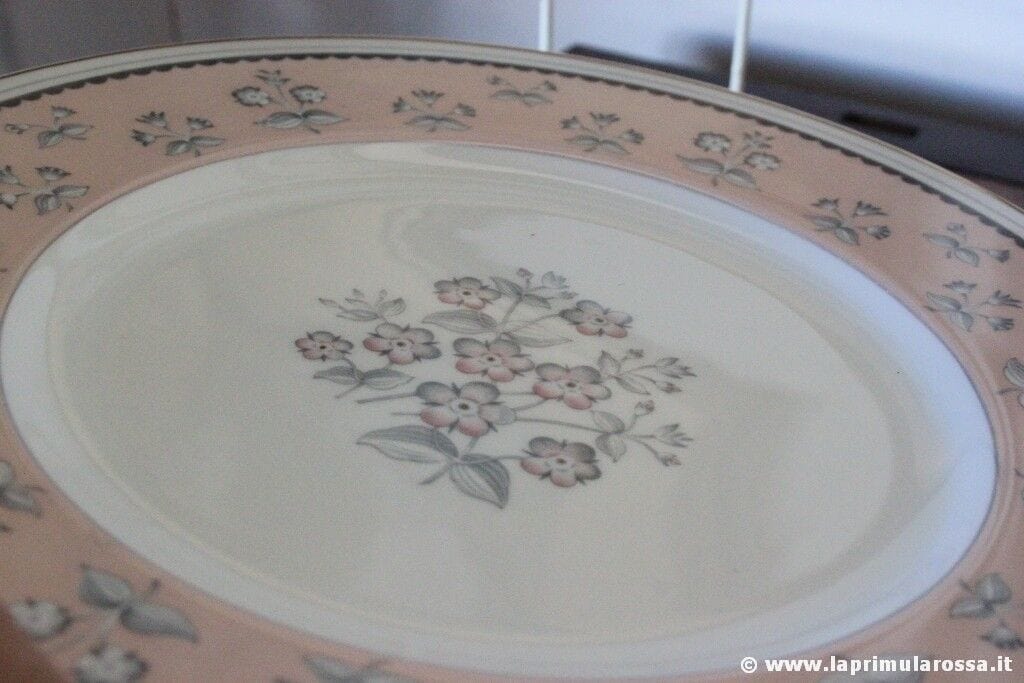 COPPIA PIATTI VINTAGE IN PORCELLANA WEDGWOOD MOTIVO PIMPERNEL BONE CHINA PLATES Ceramiche e Porcellane