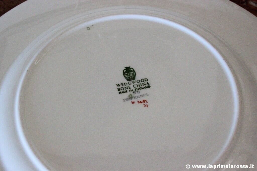 COPPIA PIATTI VINTAGE IN PORCELLANA WEDGWOOD MOTIVO PIMPERNEL BONE CHINA PLATES Ceramiche e Porcellane